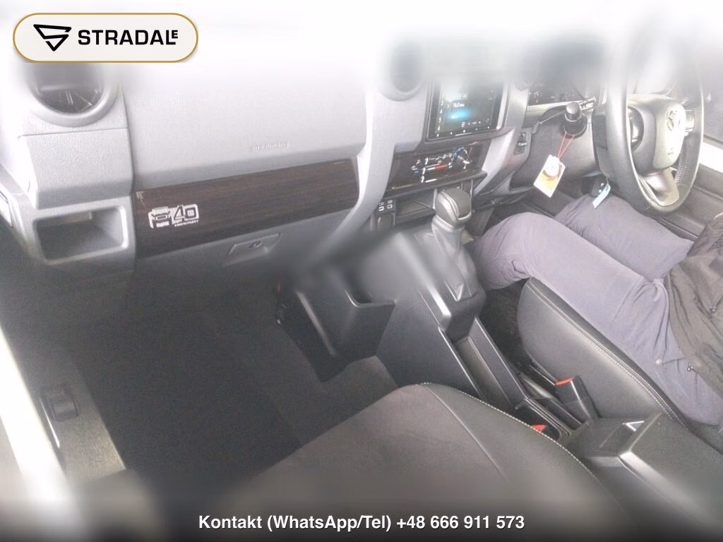 TOYOTA LAND CRUISER 70 5D 4WD AX, miniaturka 4