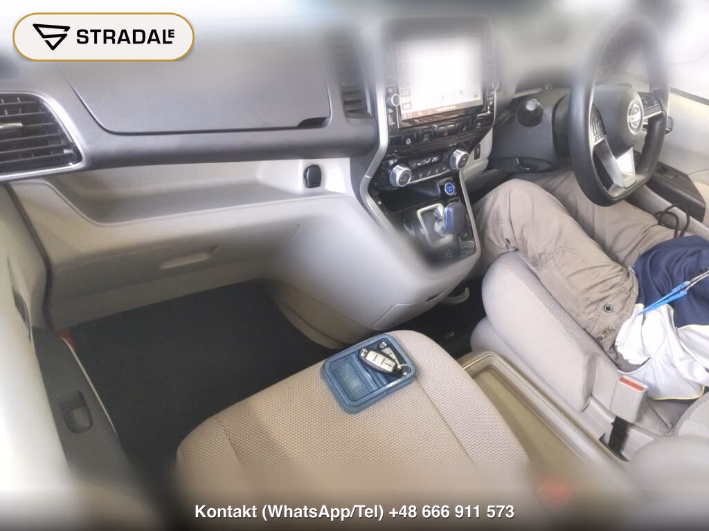 NISSAN SERENA 5D E-POWER XV, miniaturka 4