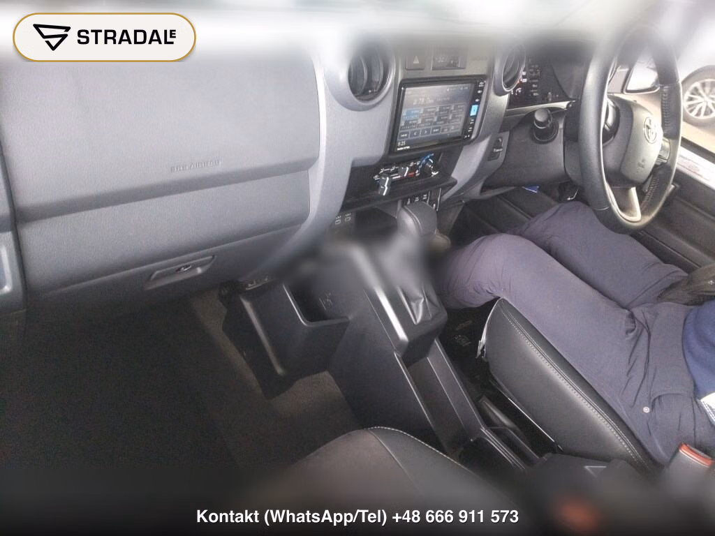 TOYOTA LAND CRUISER 70 5D 4WD AX, miniaturka 4