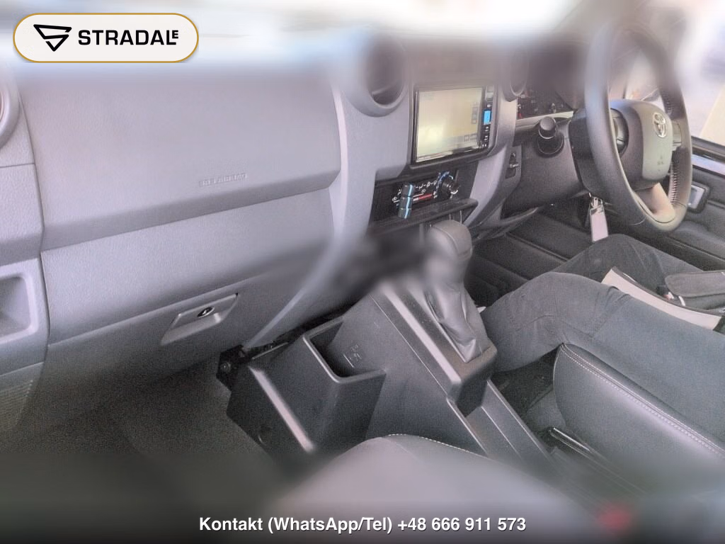 TOYOTA LAND CRUISER 70 5D 4WD AX, miniaturka 4