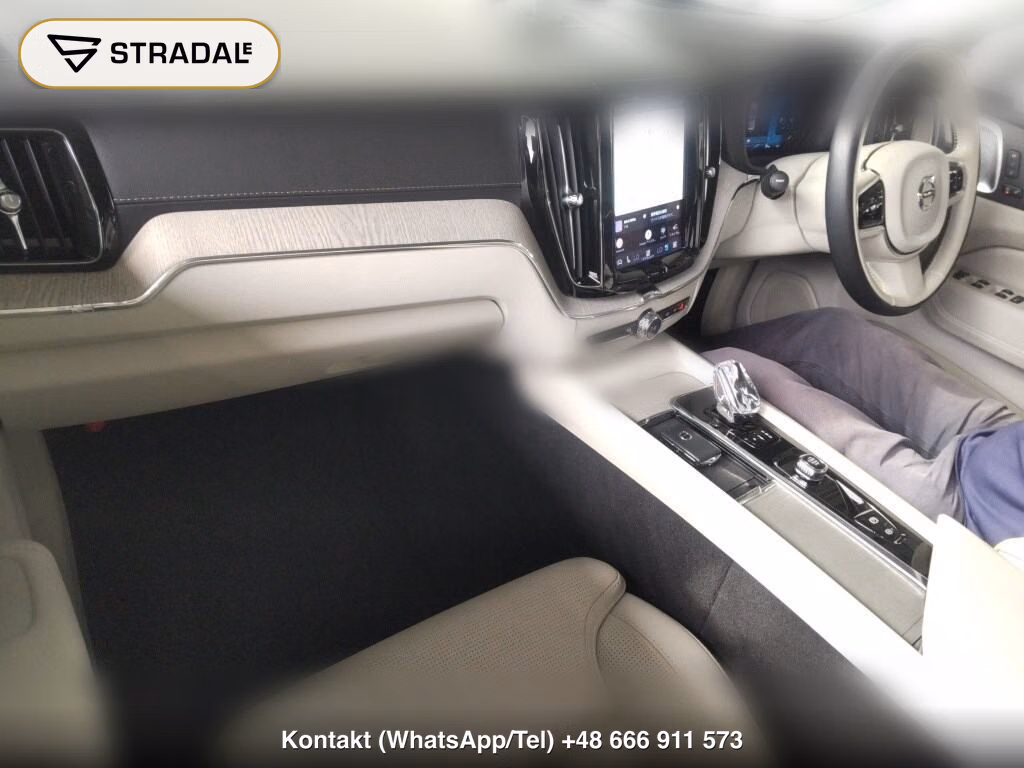 VOLVO XC60 4WD ULTIMATE B5 AWD AIR SUSPENSION EQUIPPED, miniaturka 4