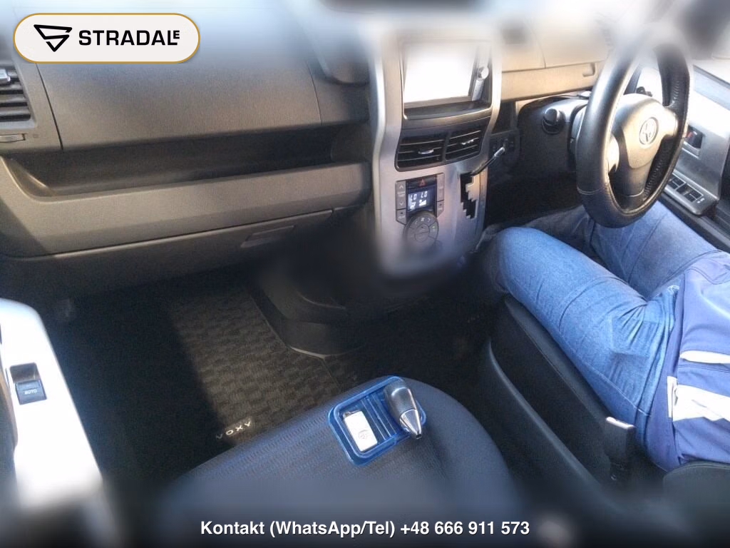 TOYOTA VOXY 4WD ZS, miniaturka 4