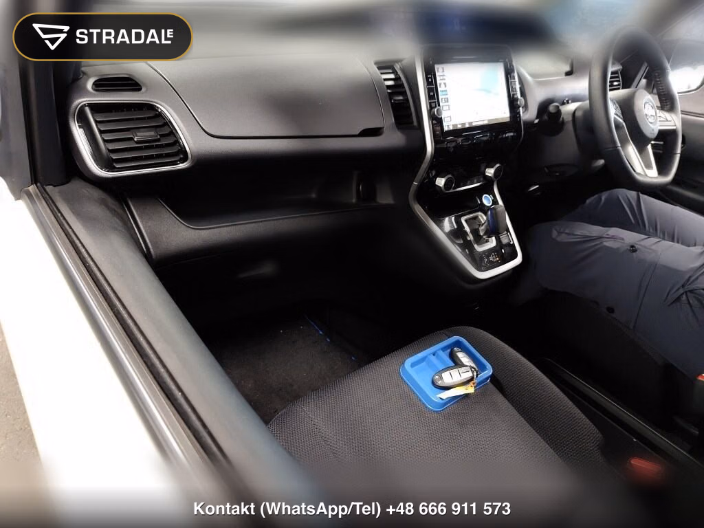 NISSAN SERENA 5D E-POWER XV, miniaturka 4
