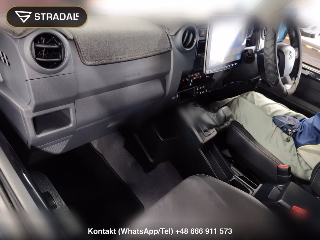 TOYOTA LAND CRUISER 70 5D 4WD AX, miniaturka 4