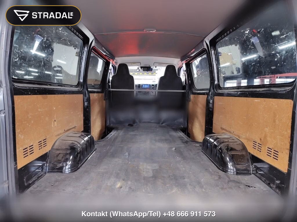 TOYOTA HIACE VAN 5D DX, miniaturka 4