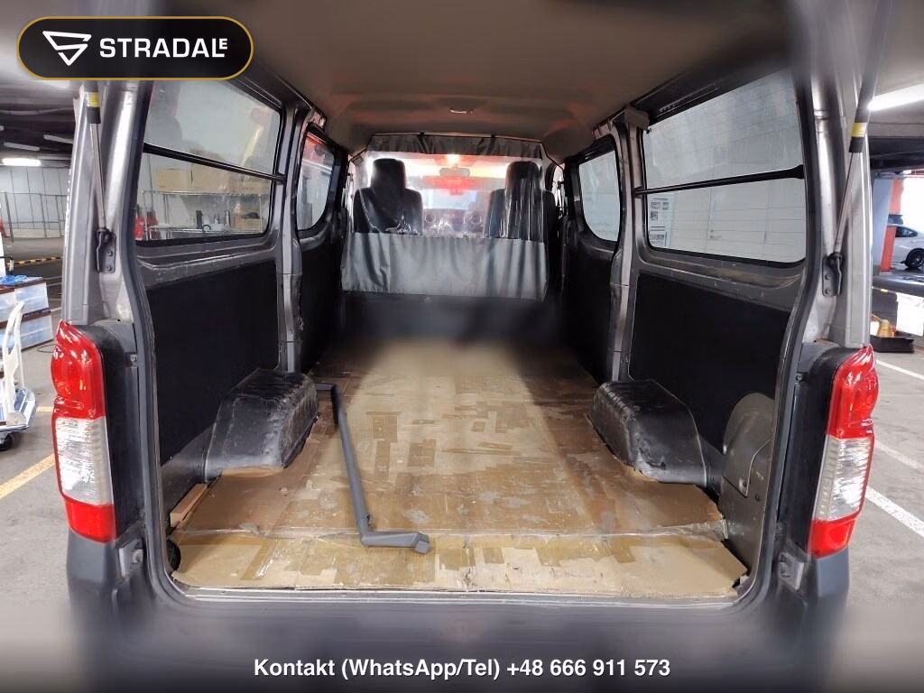 NISSAN NV350CARAVAN VAN 5D 4WD, miniaturka 4