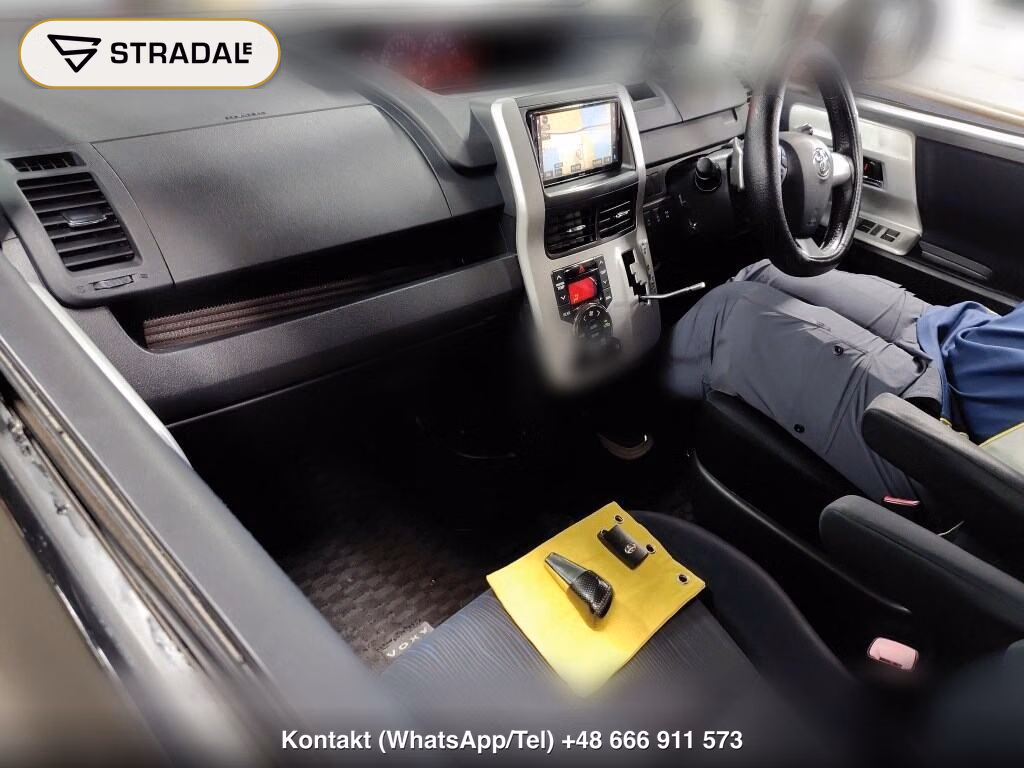 TOYOTA VOXY 4WD ZS KIRAMEKI, miniaturka 4