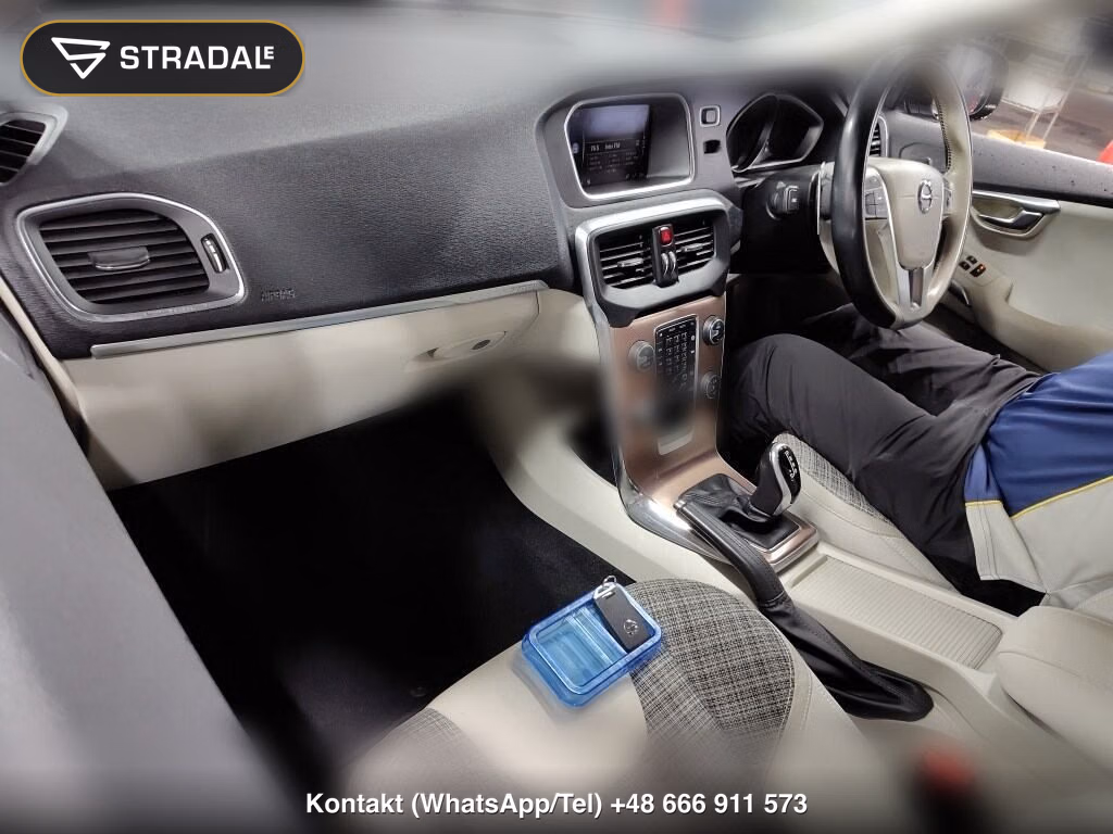 VOLVO V40 CROSS COUNTRY D4 MOMENTUM, miniaturka 4