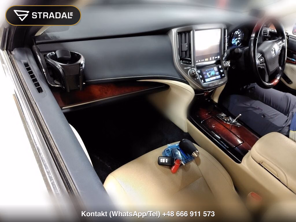 TOYOTA CROWN MAJESTA 4D 4WD FOUR, miniaturka 4