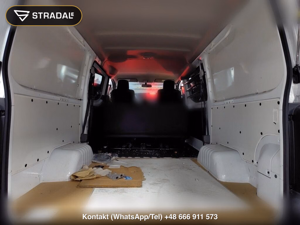 NISSAN NV350CARAVAN VAN 4D, miniaturka 4