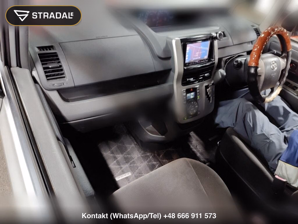 TOYOTA VOXY, miniaturka 4