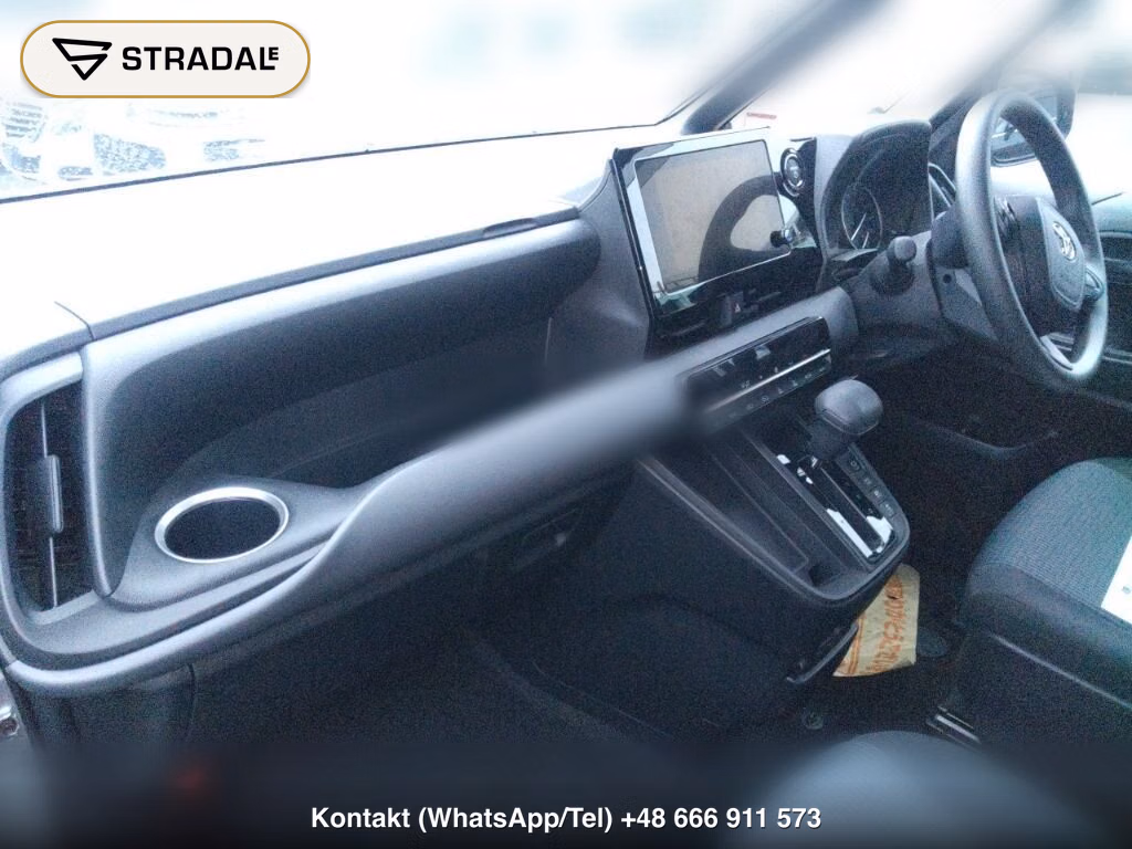 TOYOTA NOAH HYBRID X, miniaturka 4