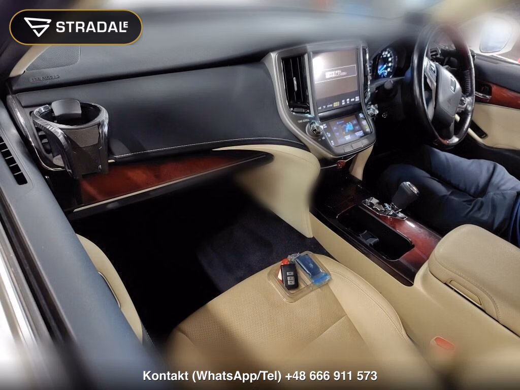 TOYOTA CROWN MAJESTA 4D 4WD FOUR, miniaturka 4