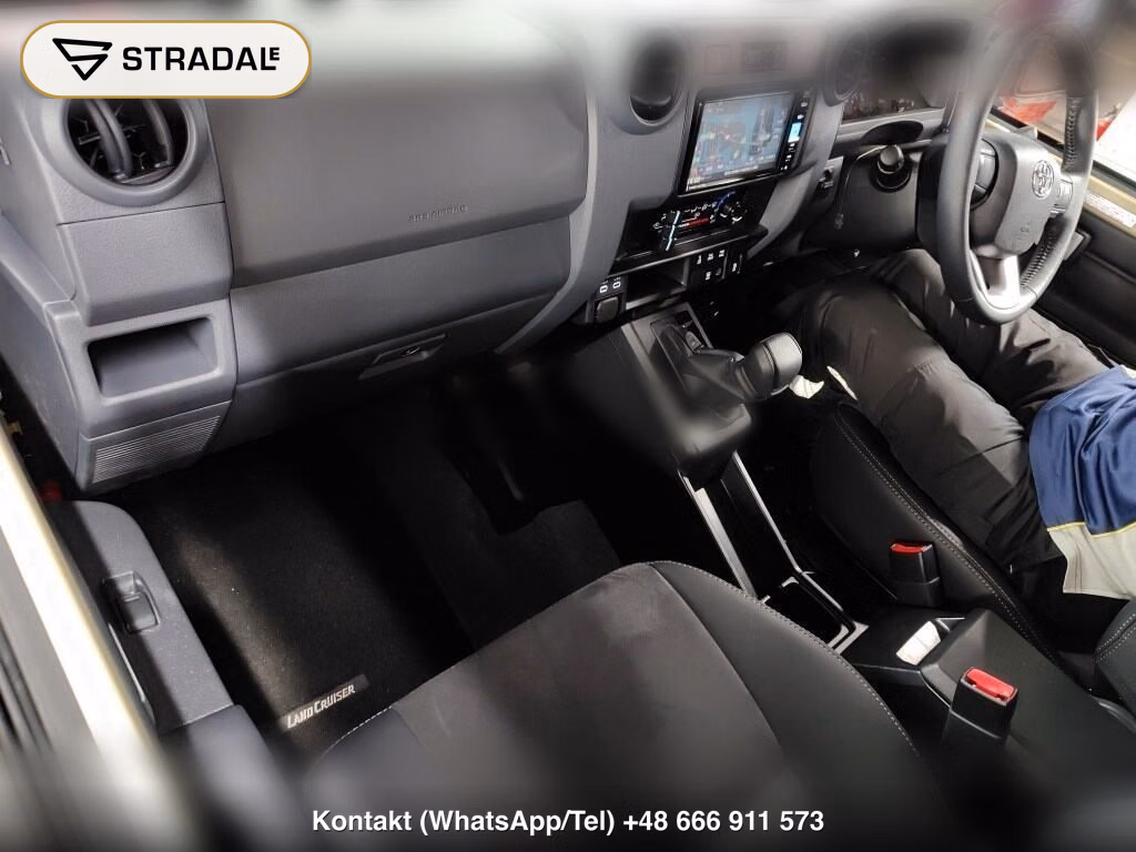 TOYOTA LAND CRUISER 70 5D 4WD AX, miniaturka 4