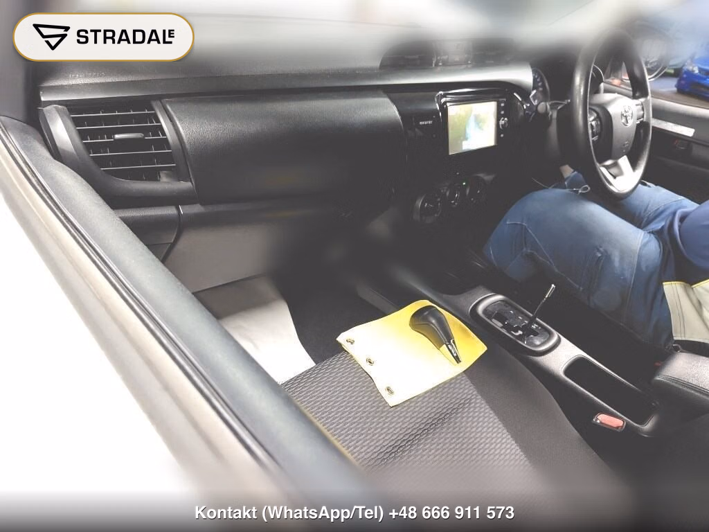 TOYOTA HILUX 4D 4WD X, miniaturka 7