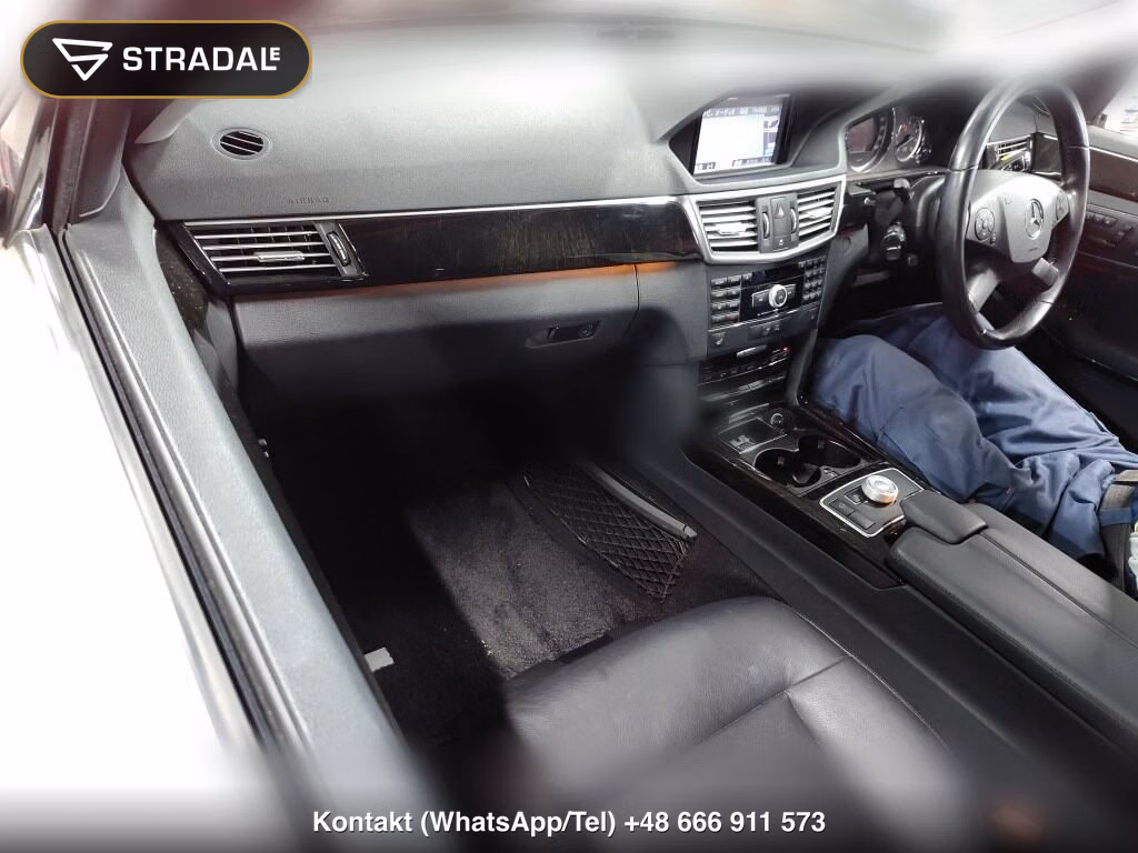 MERCEDES BENZ E-CLASS 4D E300 AVANTGARDE, miniaturka 4