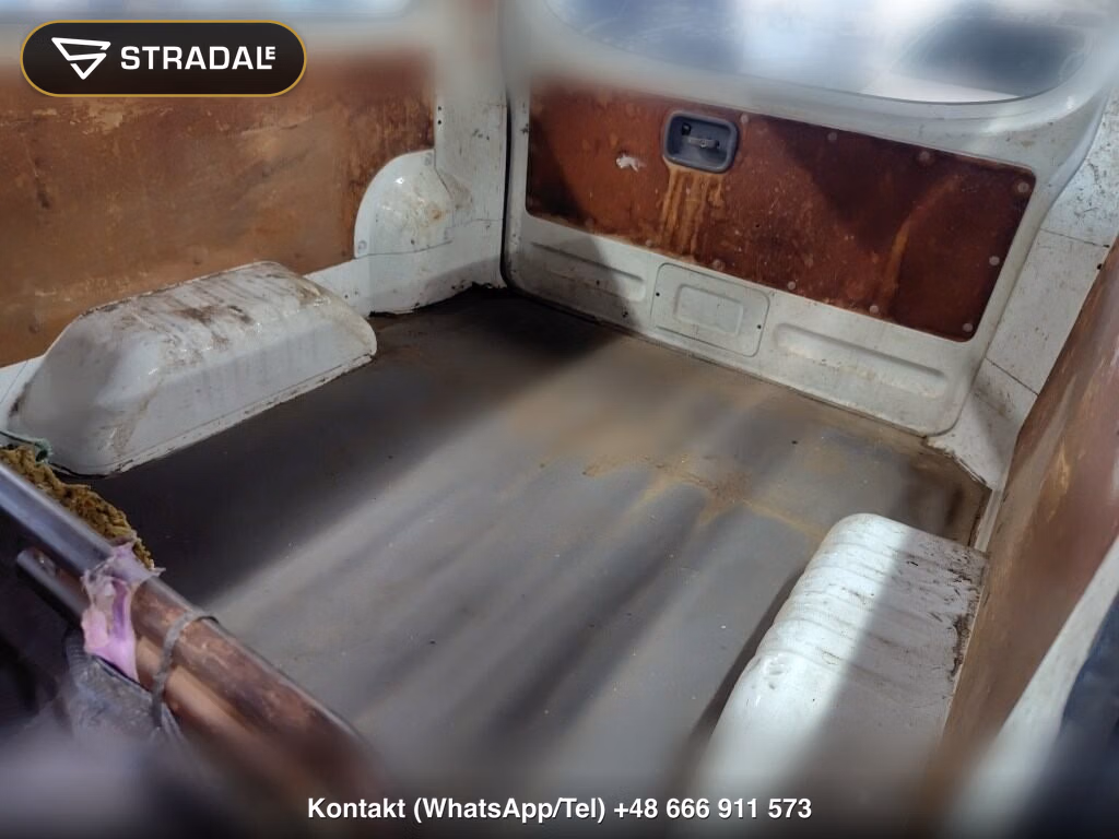 NISSAN CARAVAN 4D, miniaturka 4