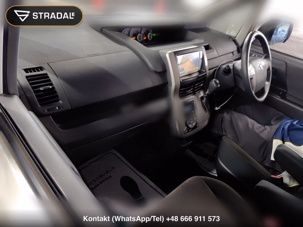 TOYOTA VOXY X, miniaturka 4