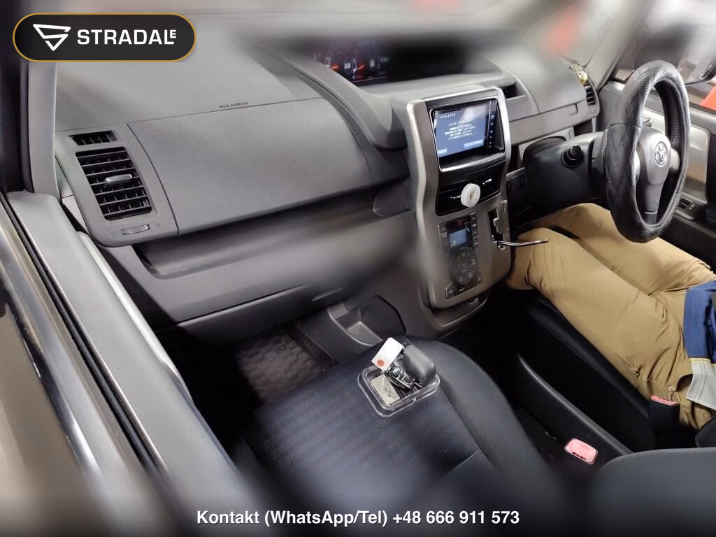 TOYOTA VOXY 4WD ZS, miniaturka 4